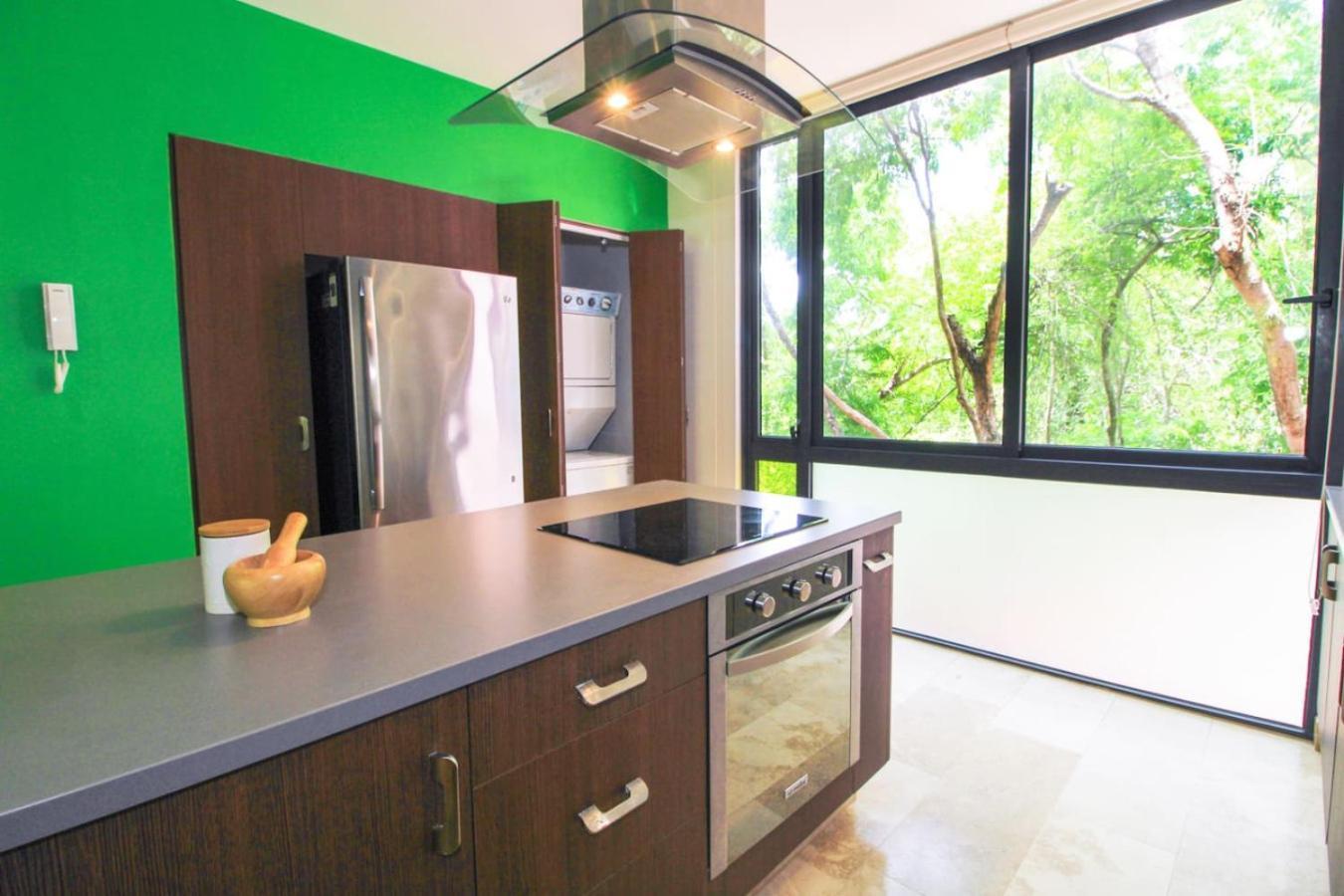 Vibrant 2br In Coolest Location